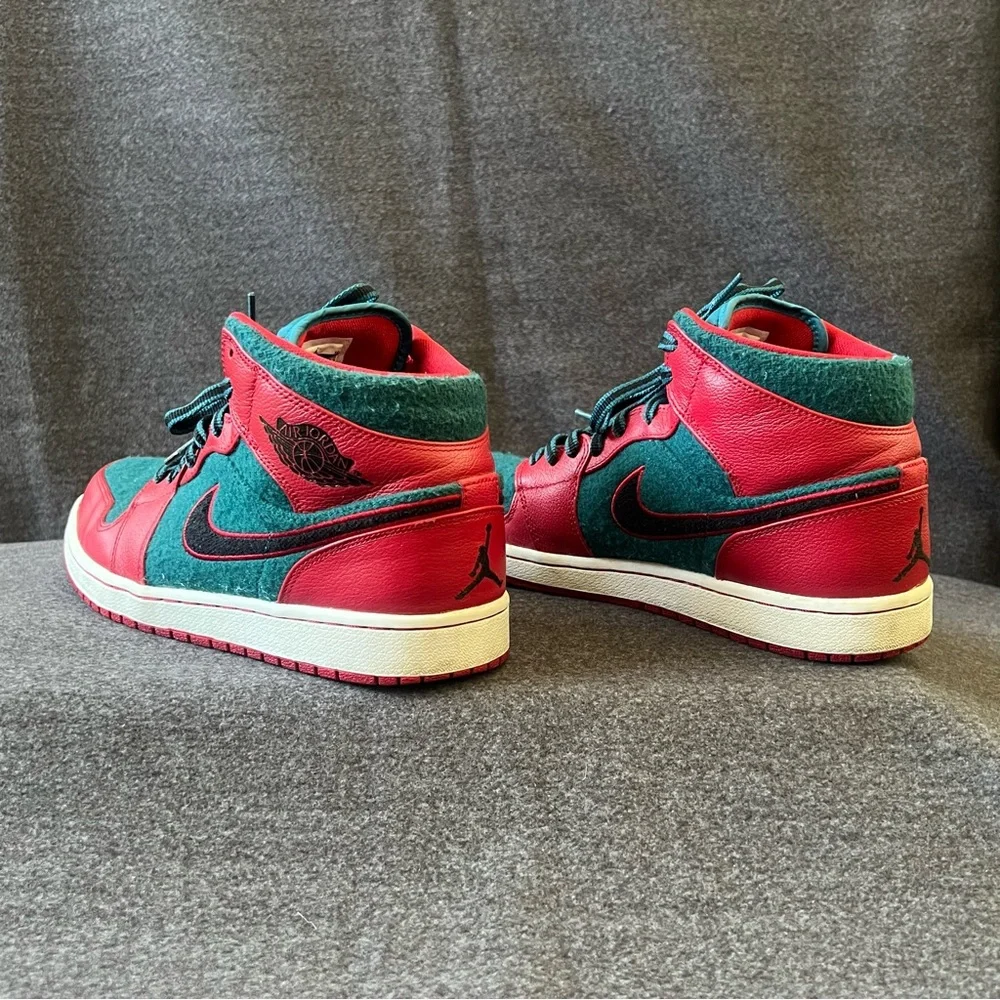 Air Jordan 1 Mid Gym Red Dark Sea Basketball Shoes